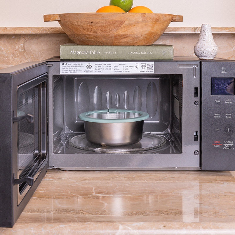 Reheating a meal in a Store container in the microwave